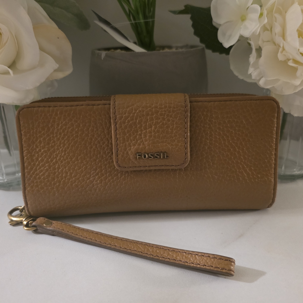 Fossil Brown Leather Wristlet Wallet